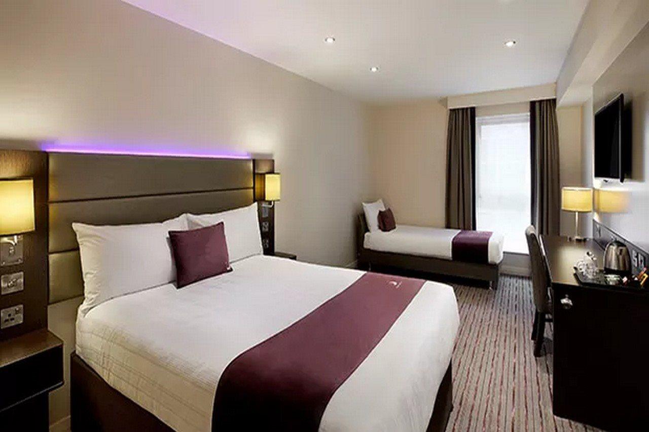 Premier Inn Manchester チードル エクステリア 写真