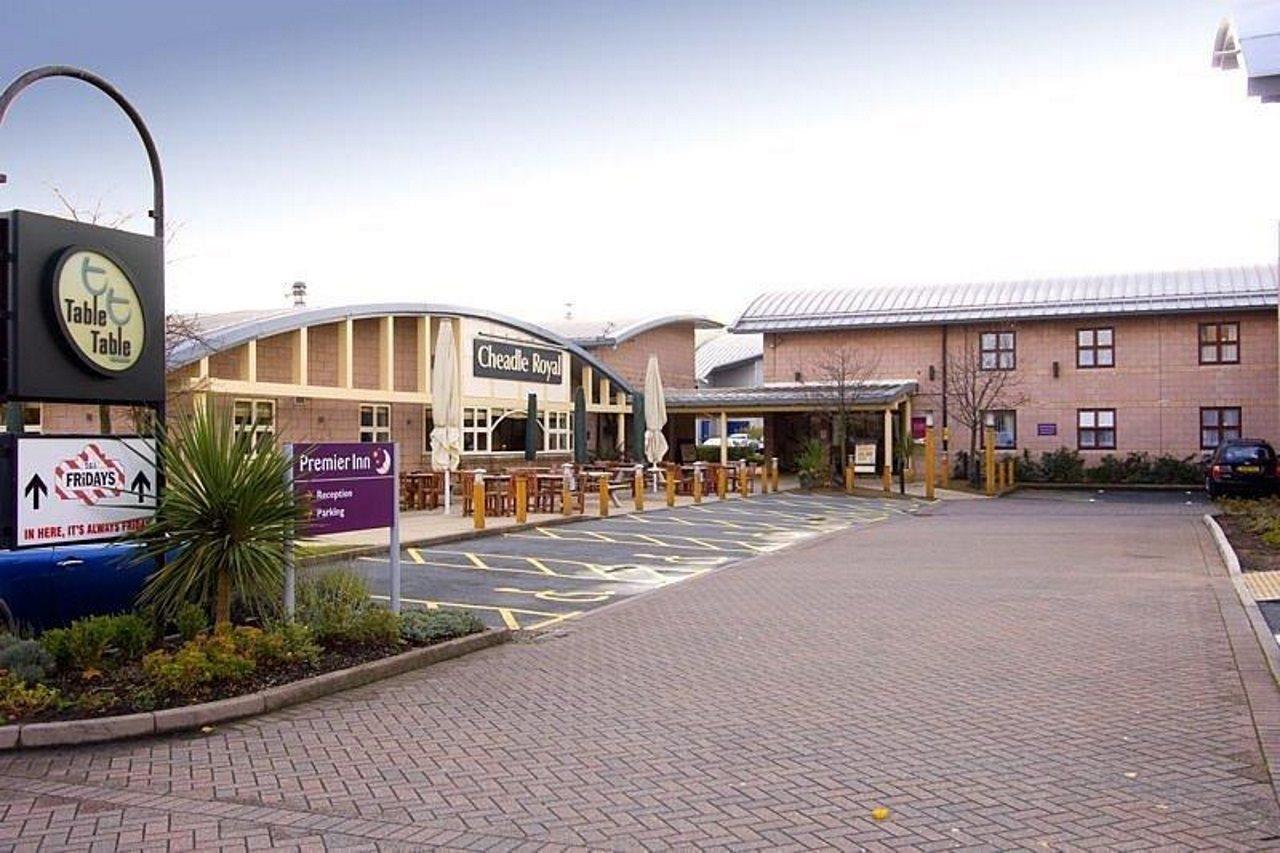 Premier Inn Manchester チードル エクステリア 写真