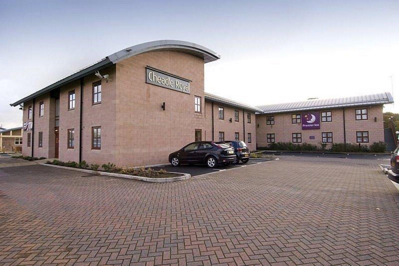 Premier Inn Manchester チードル エクステリア 写真