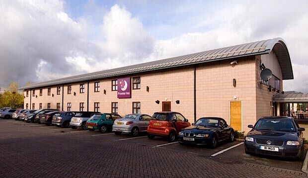 Premier Inn Manchester チードル エクステリア 写真